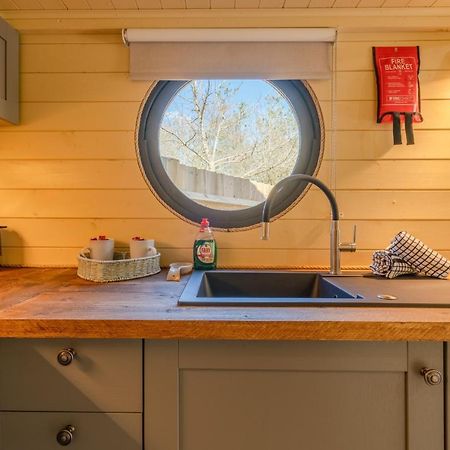 Вилла Laburnum Farm Estate Alderton  Экстерьер фото