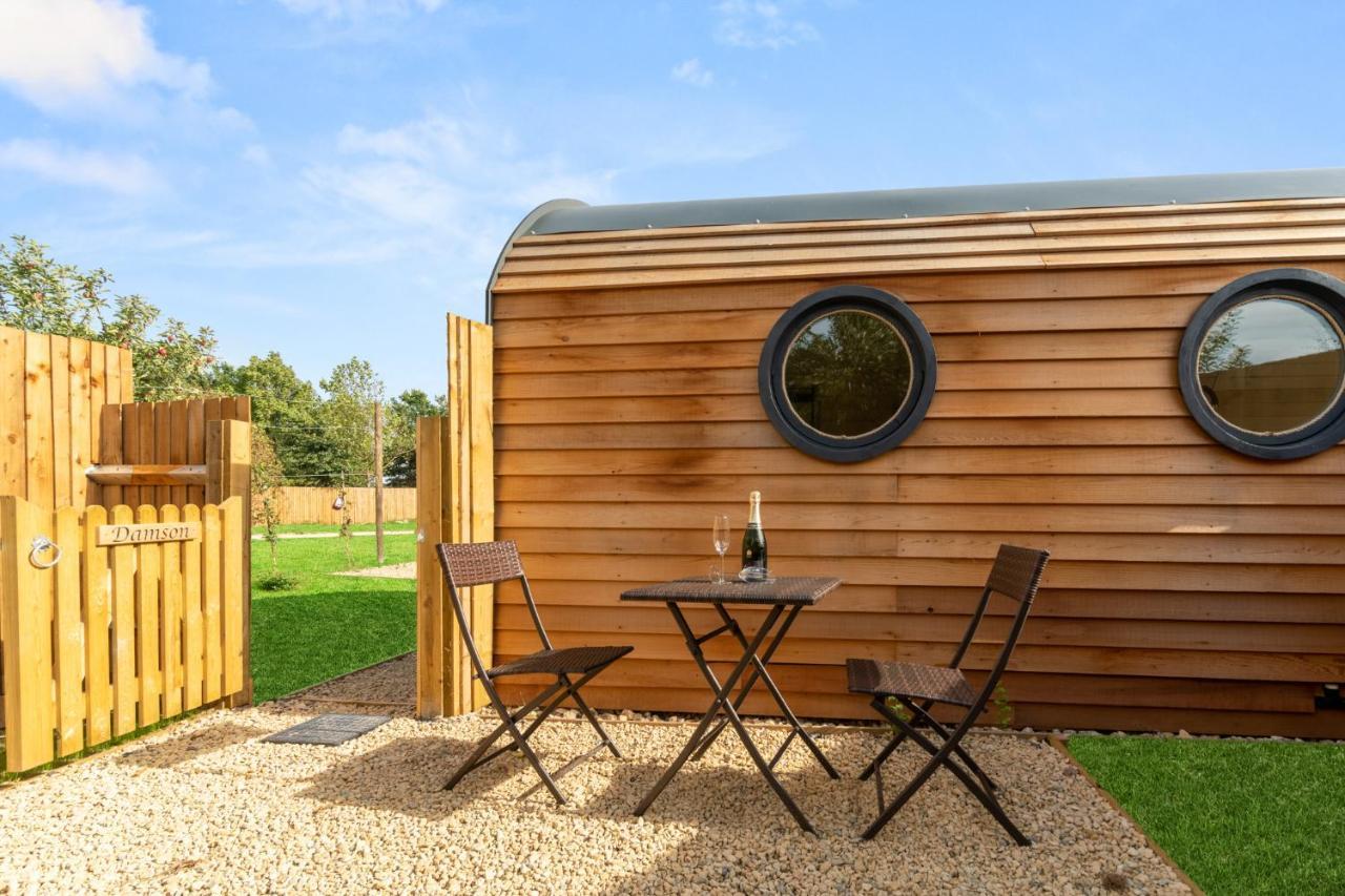Вилла Laburnum Farm Estate Alderton  Экстерьер фото