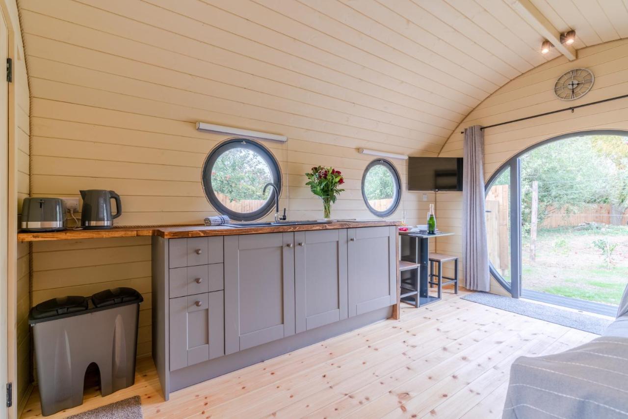 Вилла Laburnum Farm Estate Alderton  Экстерьер фото