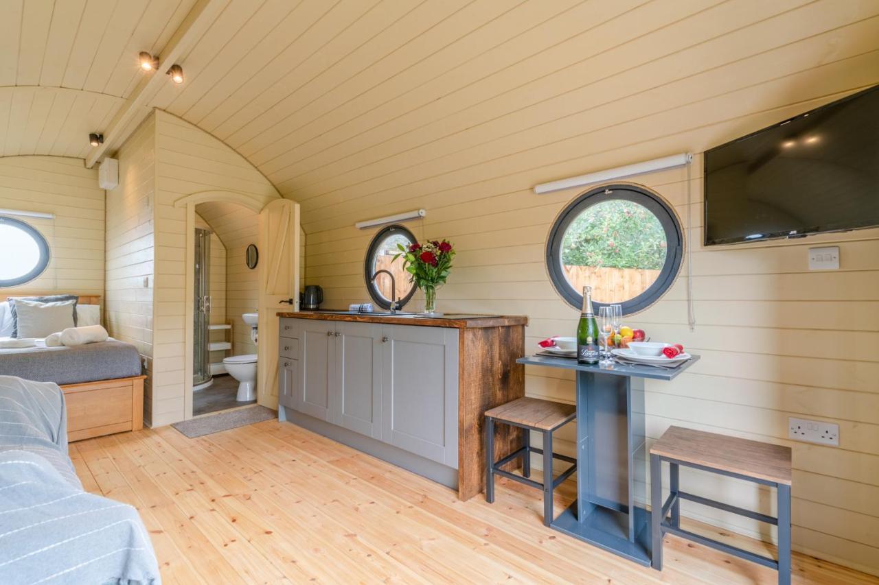 Вилла Laburnum Farm Estate Alderton  Экстерьер фото