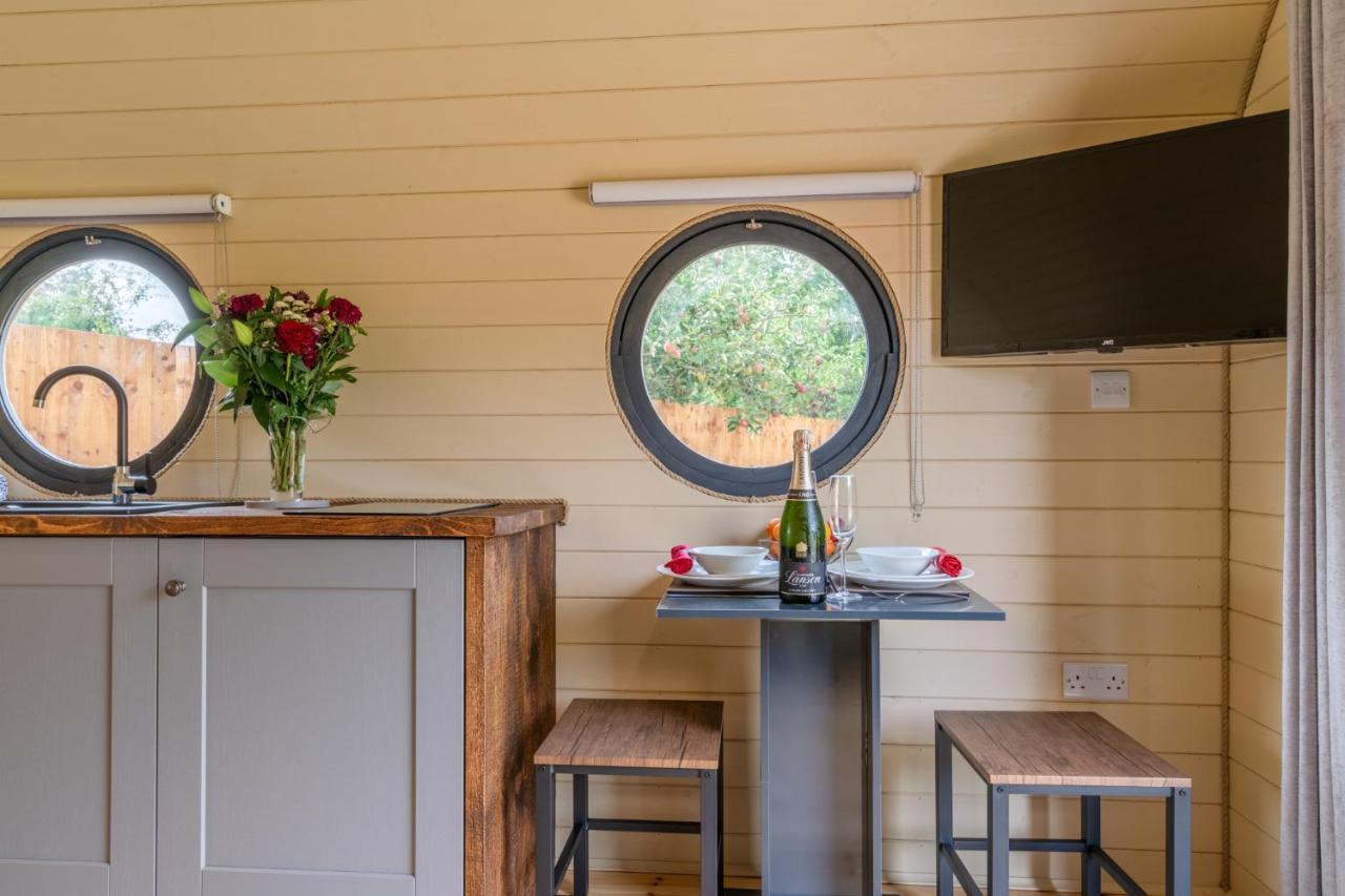 Вилла Laburnum Farm Estate Alderton  Экстерьер фото