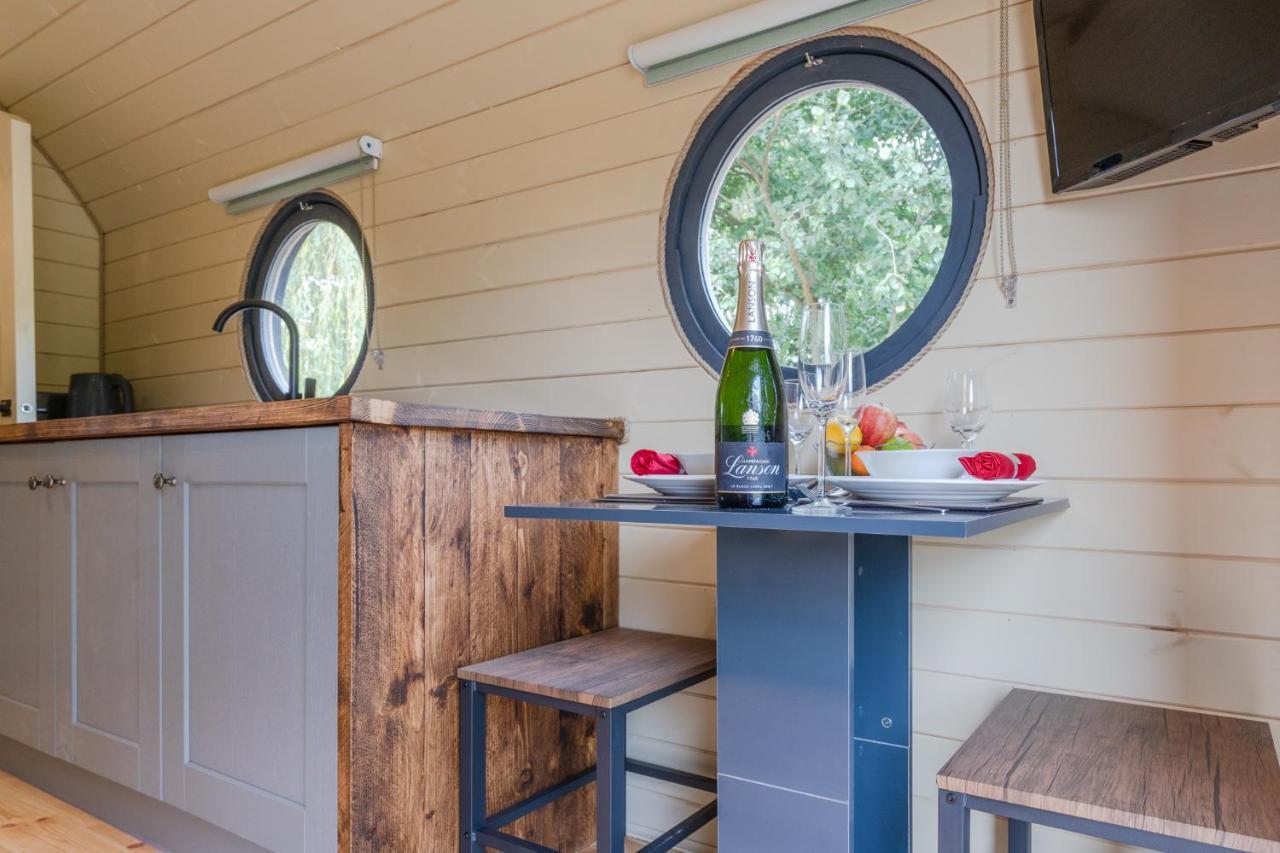 Вилла Laburnum Farm Estate Alderton  Экстерьер фото