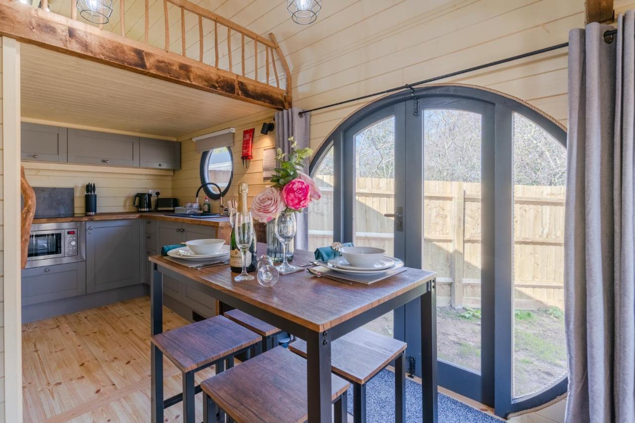 Вилла Laburnum Farm Estate Alderton  Экстерьер фото