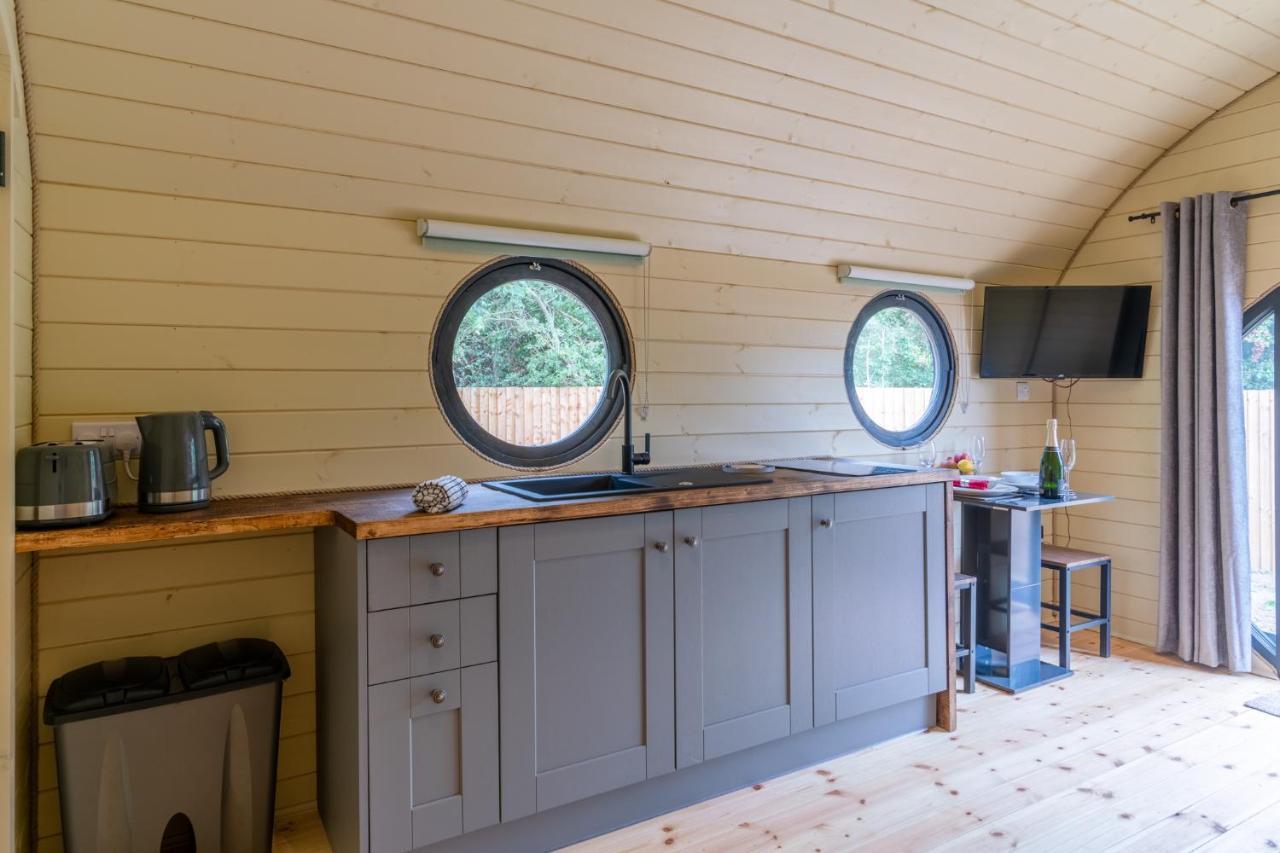 Вилла Laburnum Farm Estate Alderton  Экстерьер фото